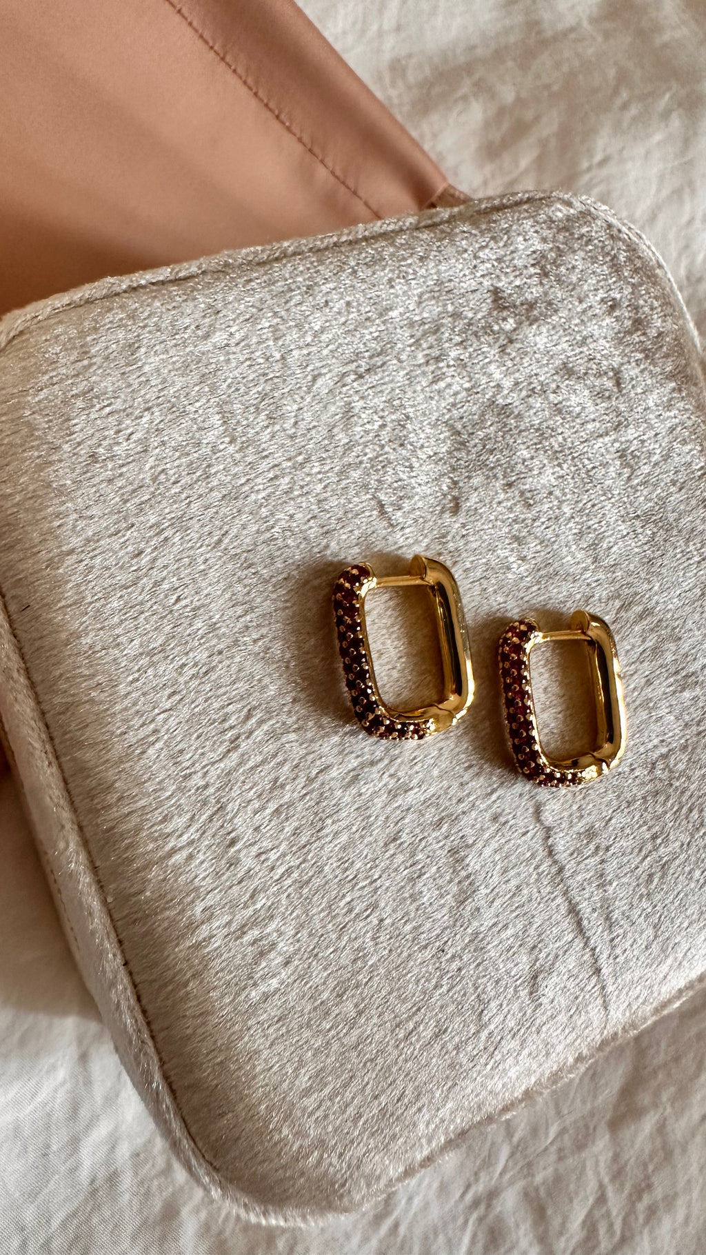 Boucles d’oreilles petit modèle rouge