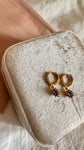 Boucles d’oreilles petite fleur mauve