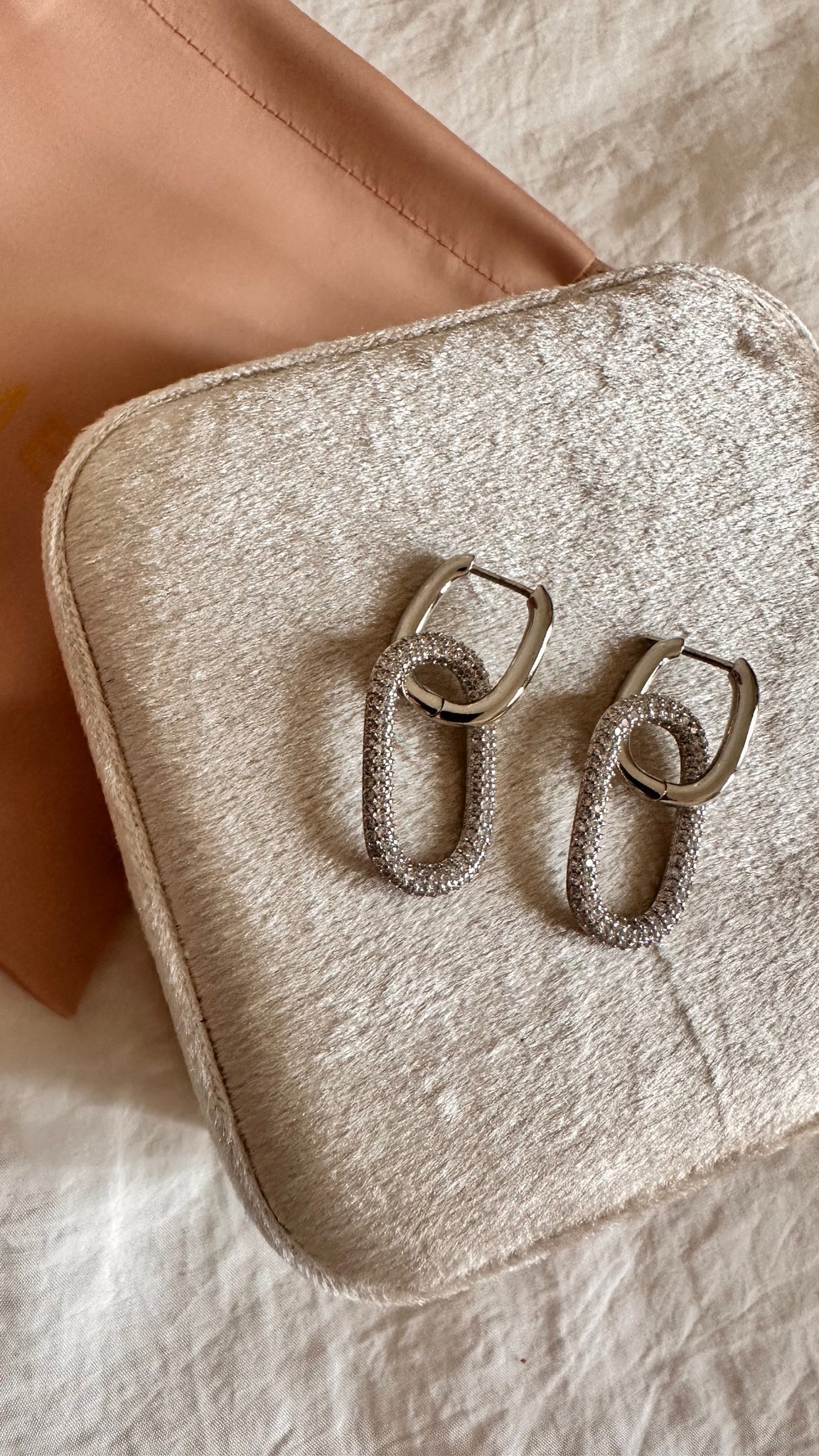 Boucles d’oreilles strass argenté