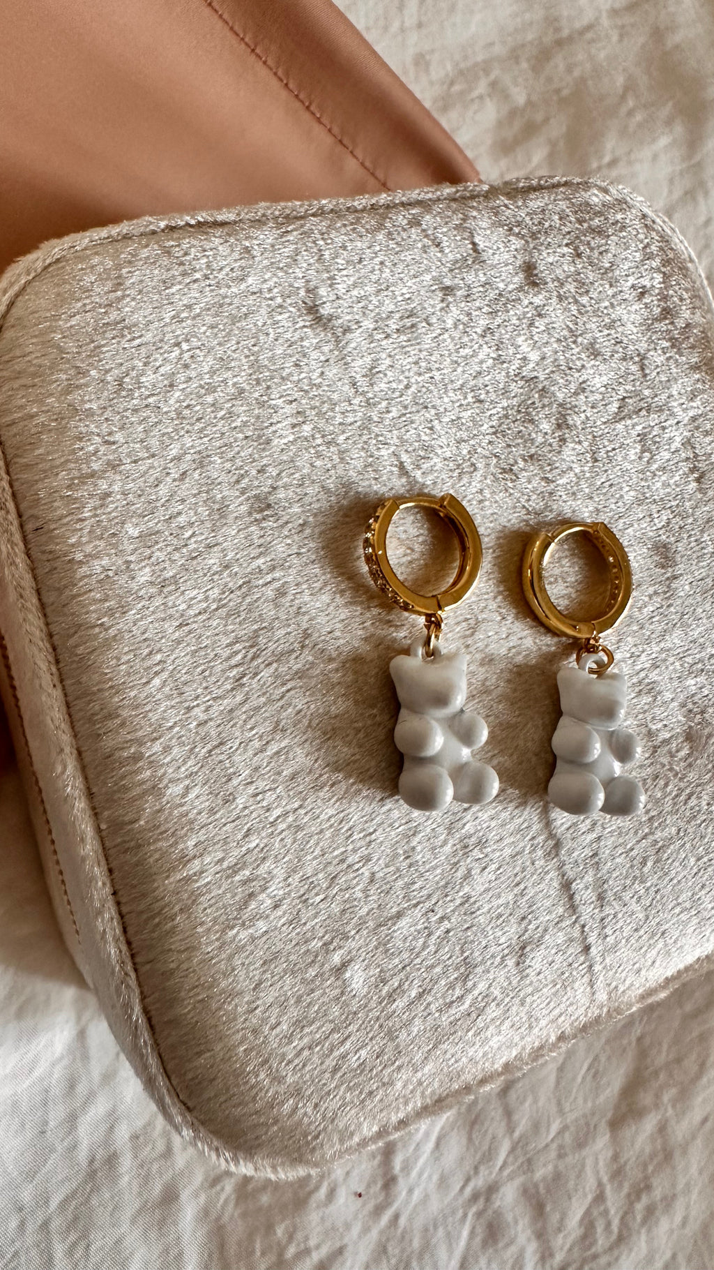 Boucles d’oreilles ourson blanc doré