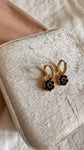 Boucles d’oreilles fleurs noires