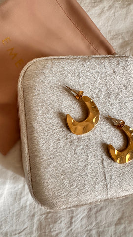 Boucles d’oreilles lune martelée